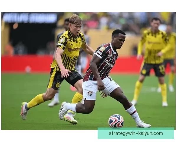 足球球星焦点表现稳健,备受球迷关注与期待 足球球星焦点表现稳健,备受球迷关注与期待