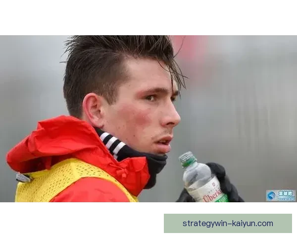 霍伊别尔的比赛风格与战术素养分析及其在球队中的重要性